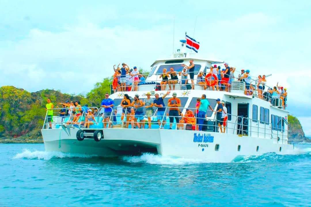 Tortuga Island Full Day in Costa Rica 3